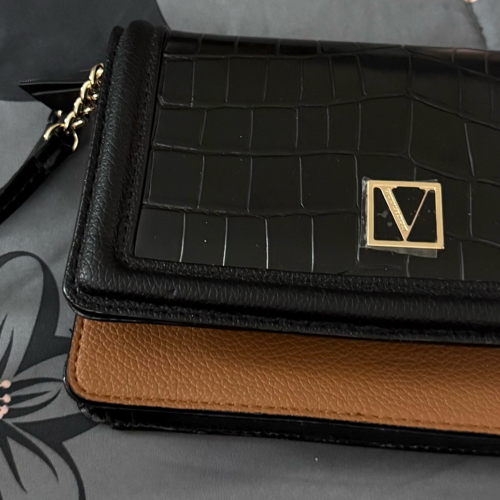 Brand new Victoria secret tech wrislet wallet